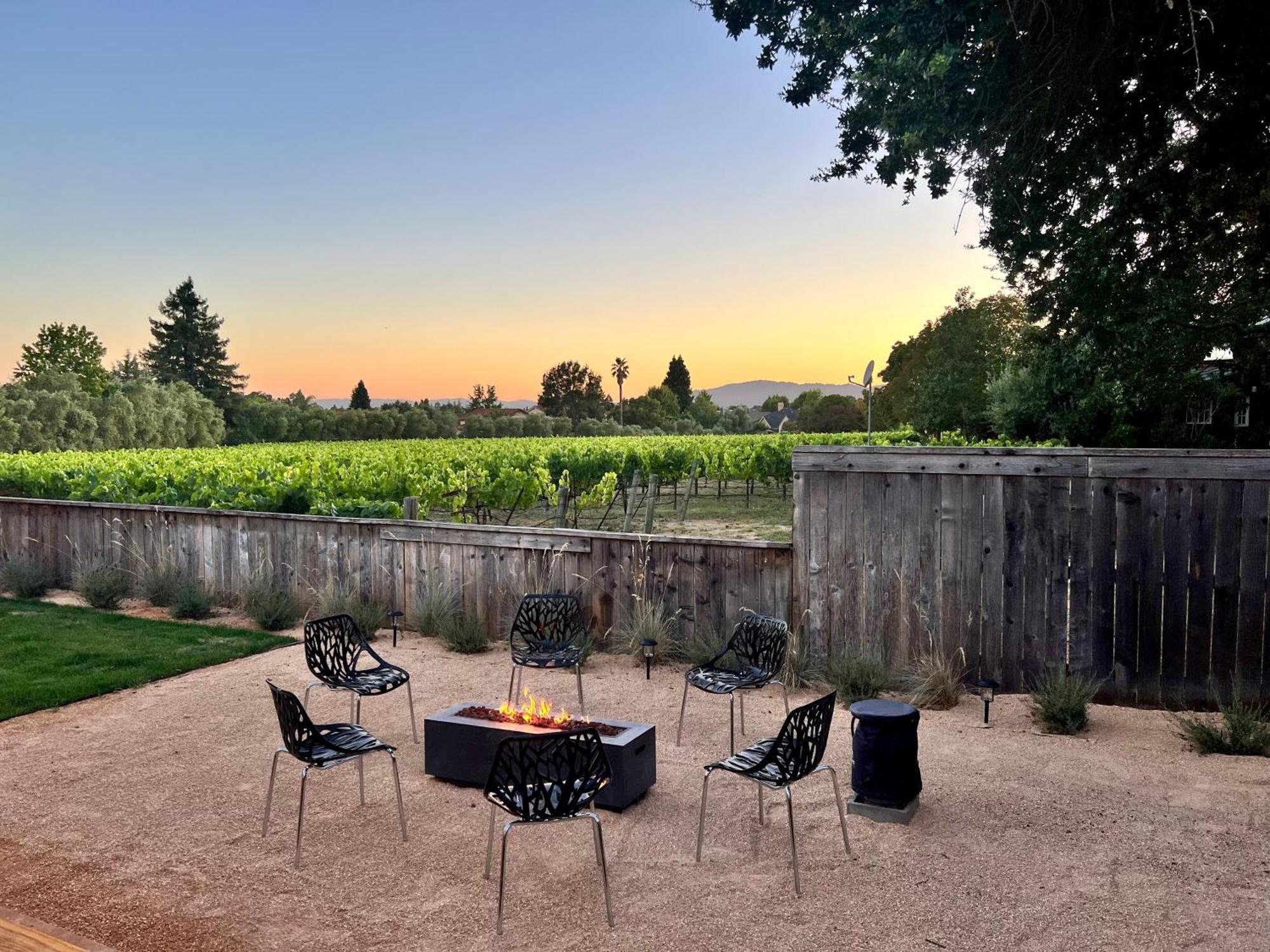 Outdoor Fire-Pit, Jacuzzi & Bbq W/ Vineyard Views! Villa Windsor Buitenkant foto